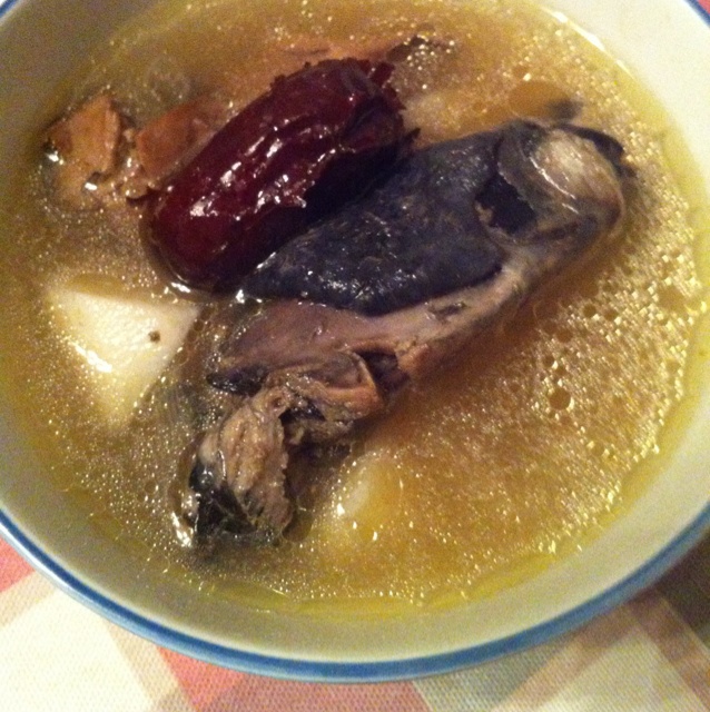 枸杞红枣乌鸡汤