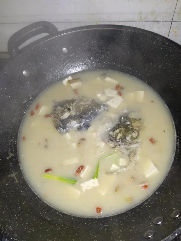 鱼头豆腐汤