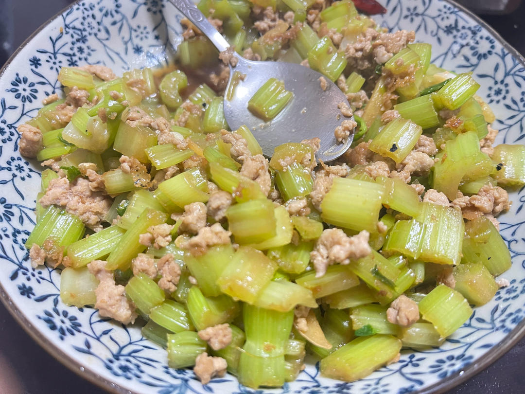 下饭菜：肉末芹菜