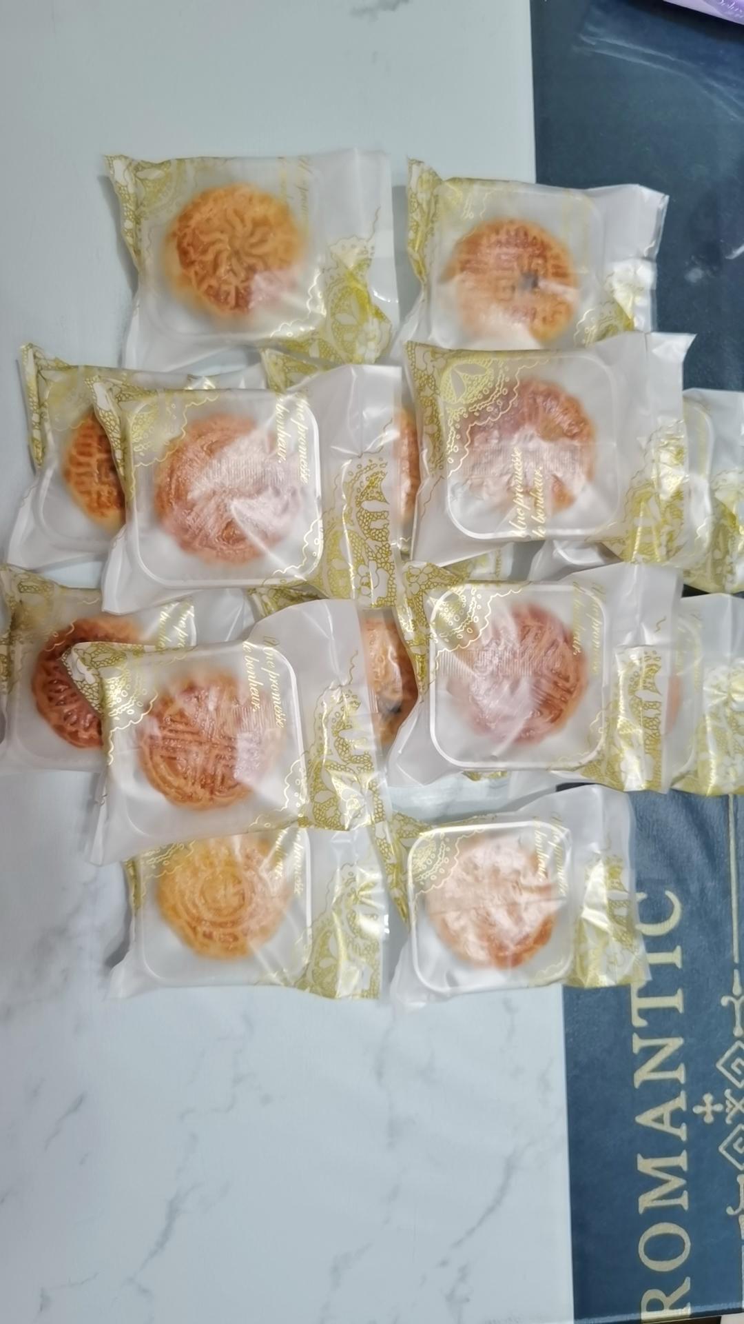 广式月饼—蛋黄莲蓉月饼