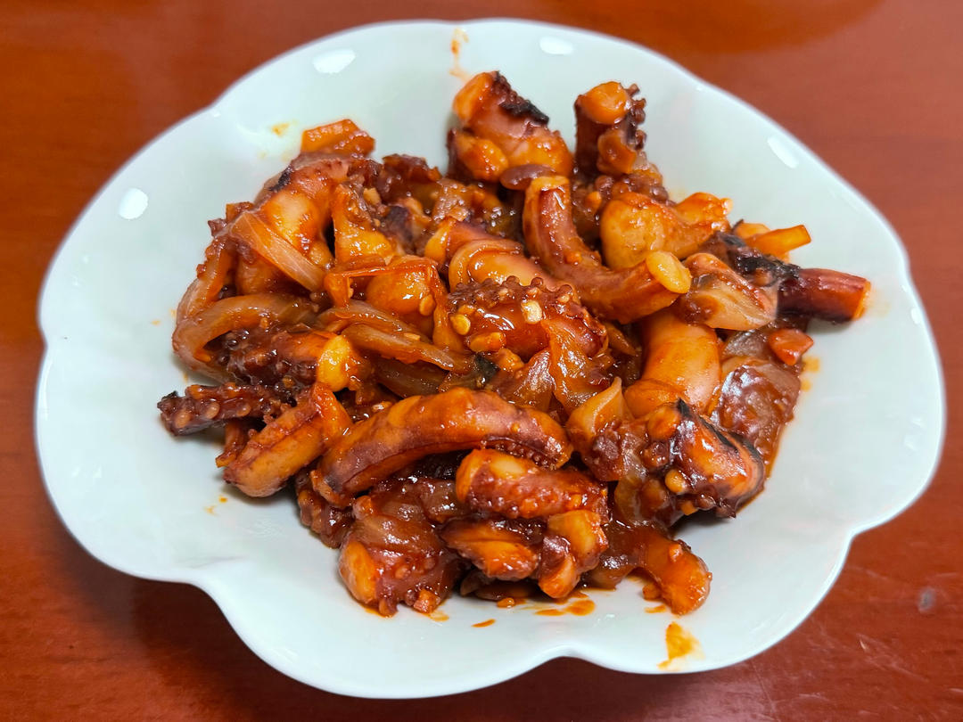爆炒鱿鱼须，加上这一步，可以与铁板鱿鱼媲美
