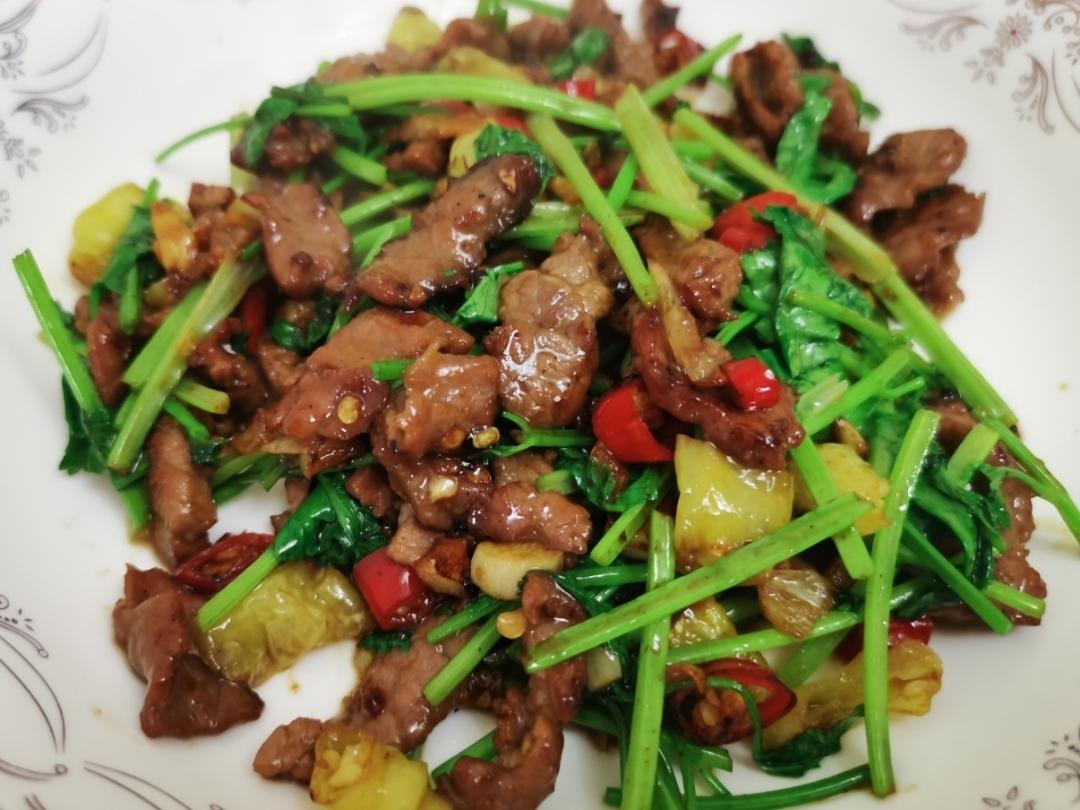 小炒黄牛肉，肉嫩味香！太好吃了简直是米饭杀手！