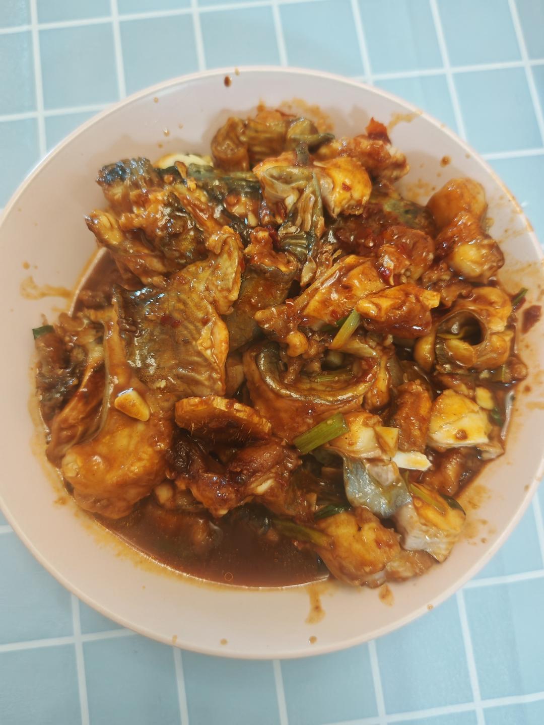 适合孩子吃的下饭菜：酱汁焖鱼