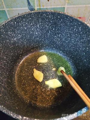 治愈夏天的冬瓜海带排骨汤的做法 步骤4