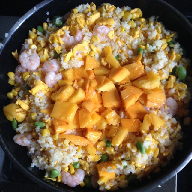 小牛阿凡提做的泰式芒果虾仁炒饭