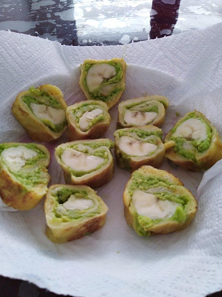 宝宝辅食食谱  牛油果香蕉卷