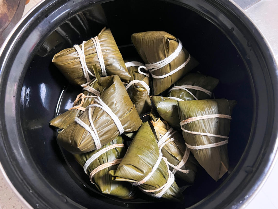 没有咸蛋黄的鲜肉粽子也可以很香好吗                                   （所有材料都写了详细用量，新手也可以一次成功）