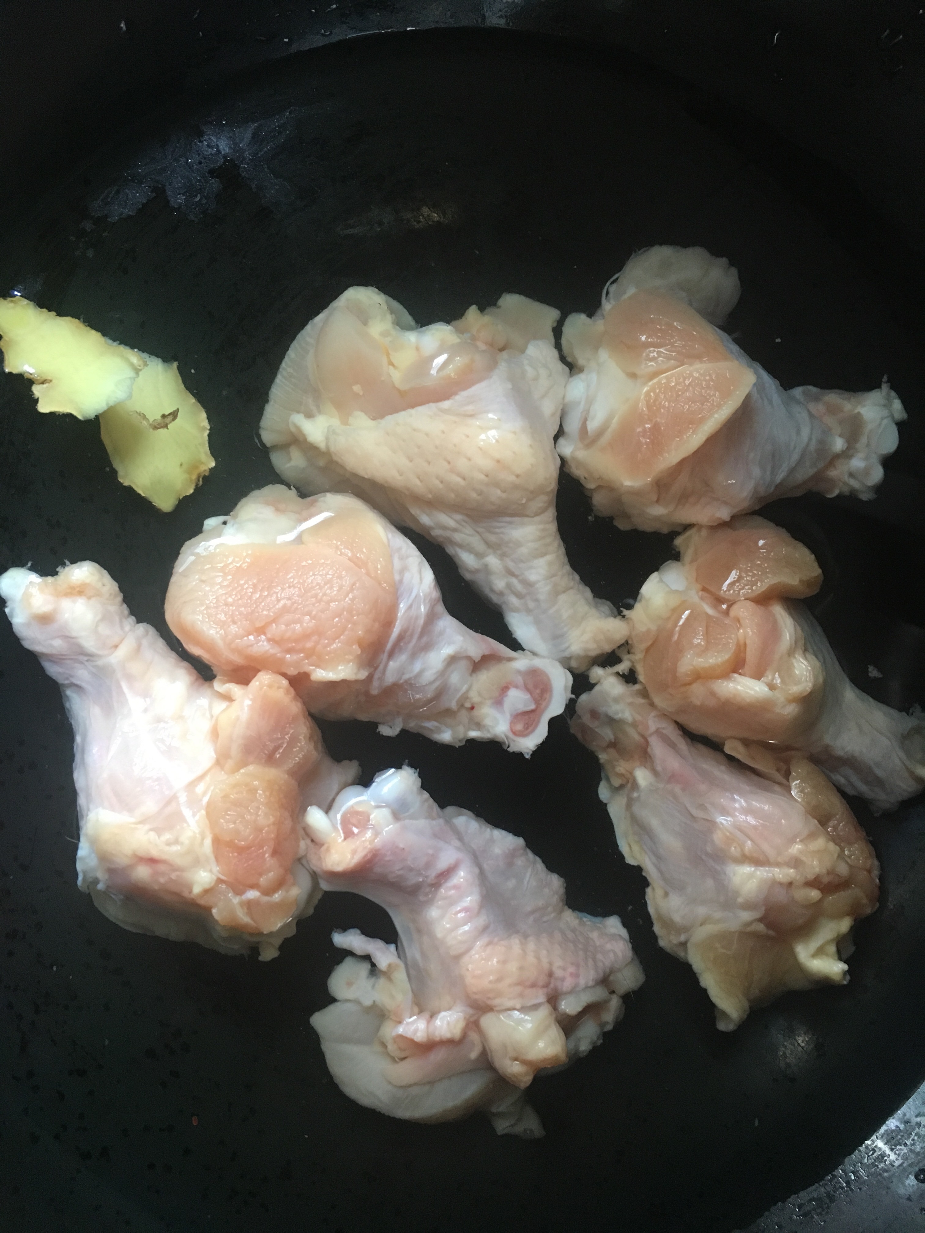 鸡块茭白的做法 步骤1