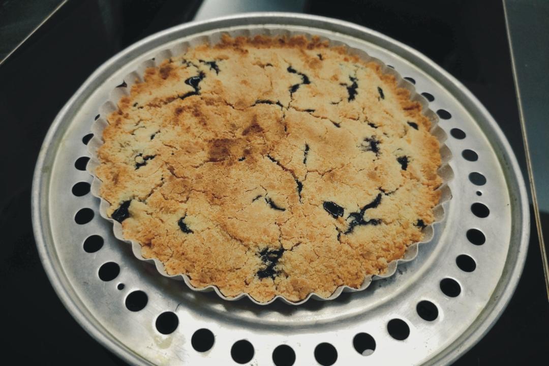 酥顶爆浆蓝莓派