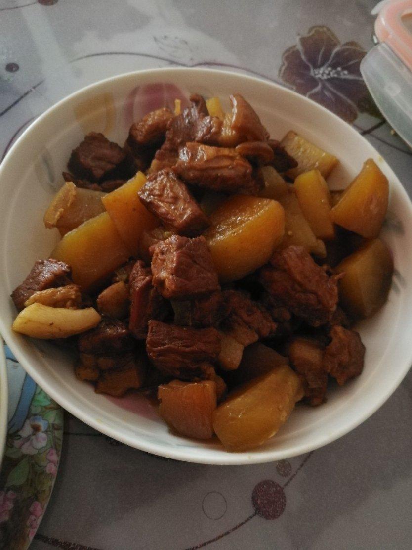 不油腻的土豆红烧肉
