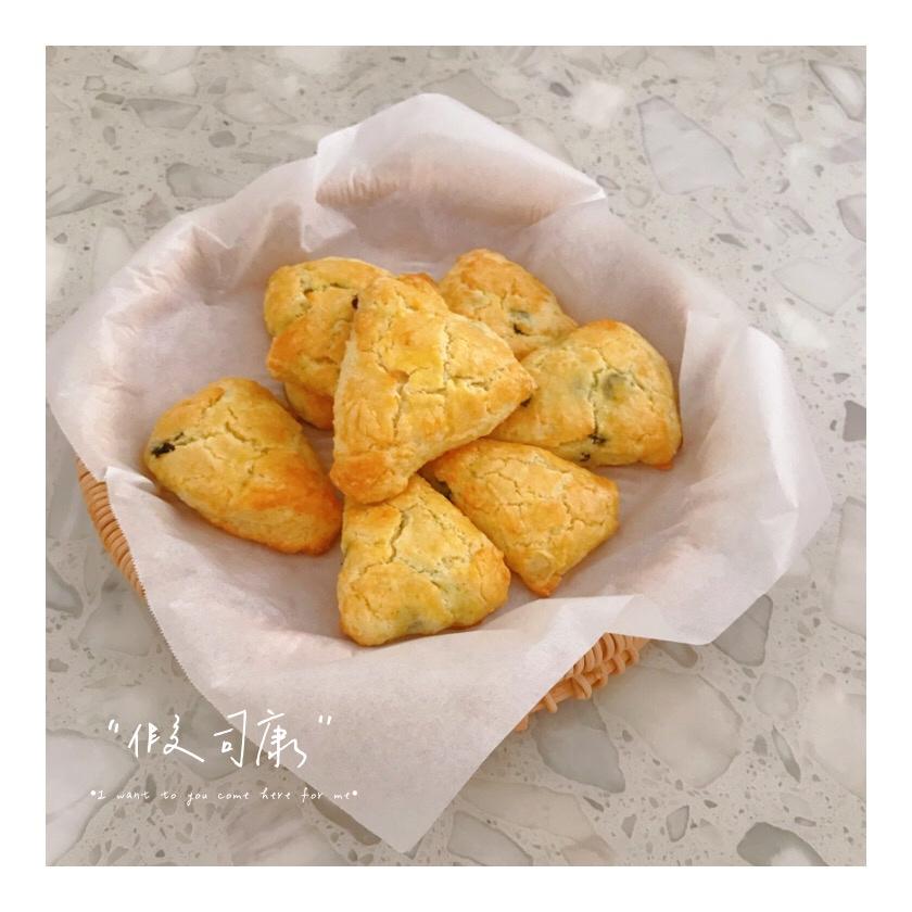 超级松软完美裂纹的司康-English scones