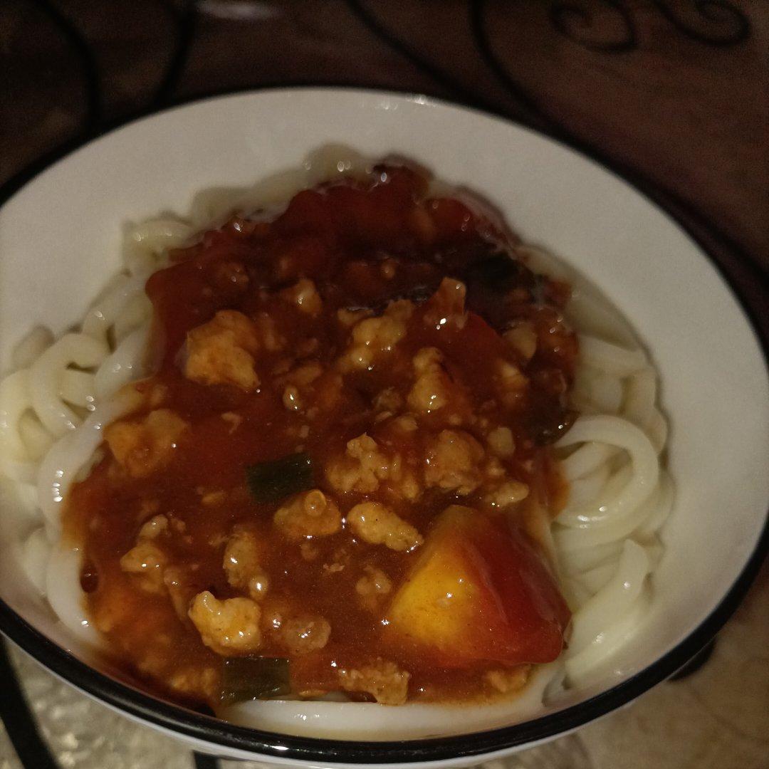 一碗根本不够的番茄肉酱面