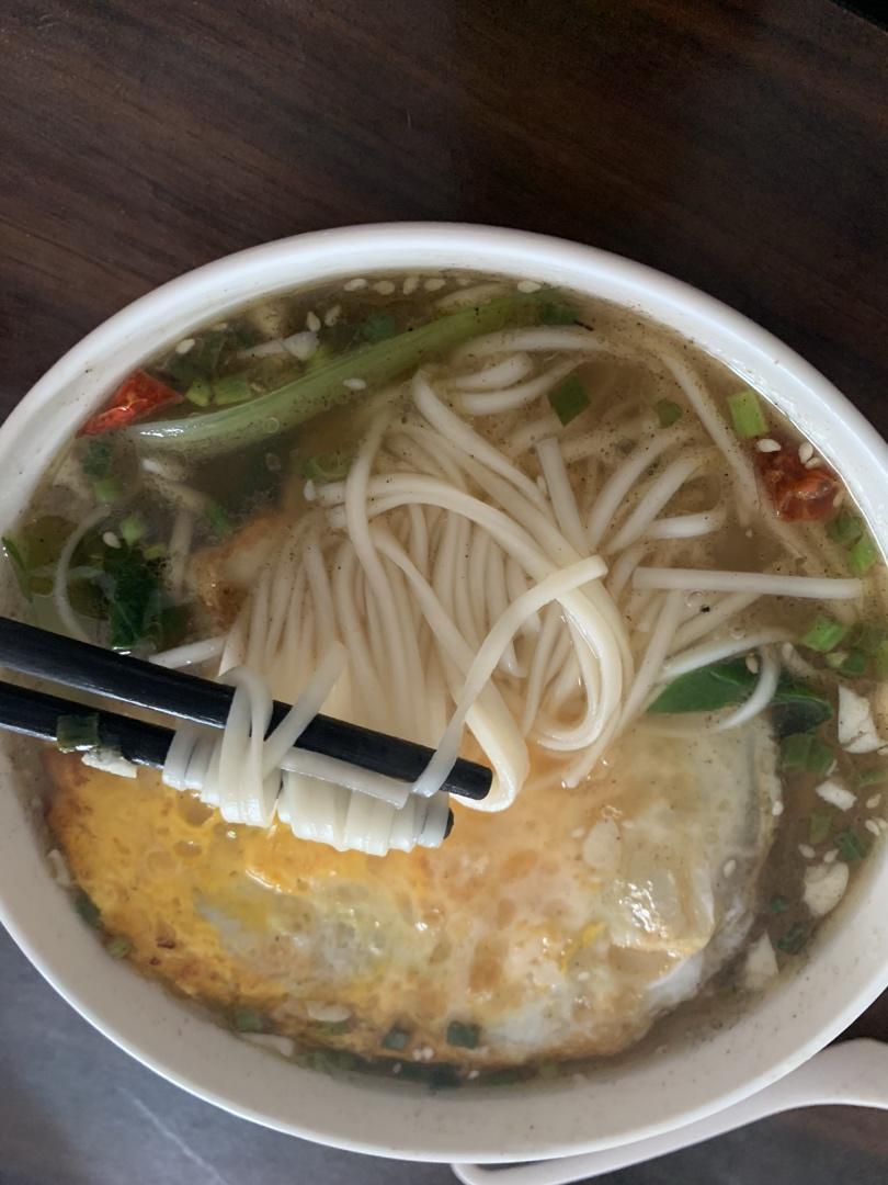 热汤面