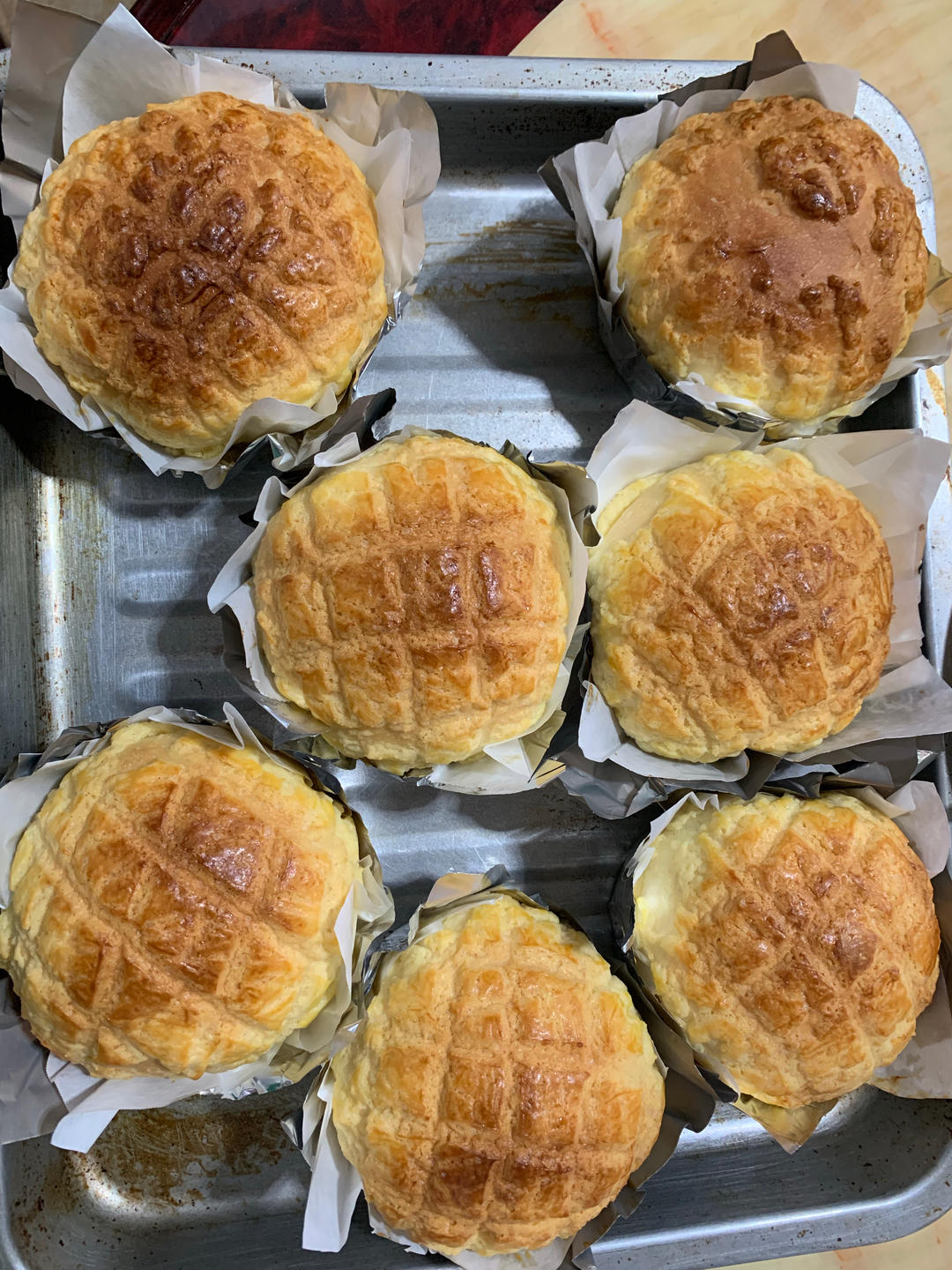 好吃到炸裂的港式菠萝包（附带制作酥皮的小视频）