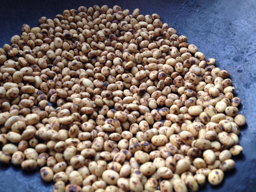 炒干黃豆的做法 步驟2