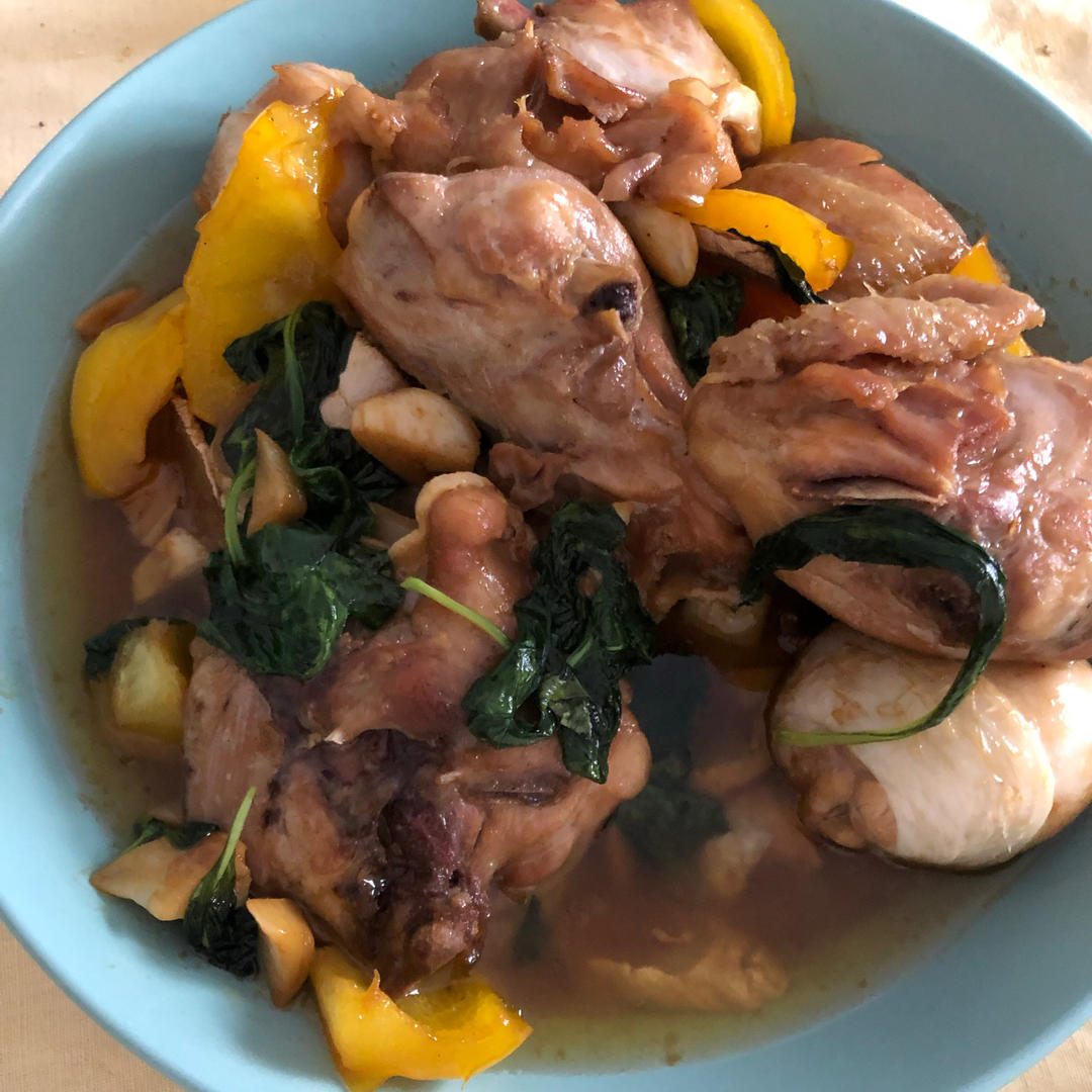 厨师长教你：“三杯鸡”的家常做法，汁香味浓，鲜嫩爽滑