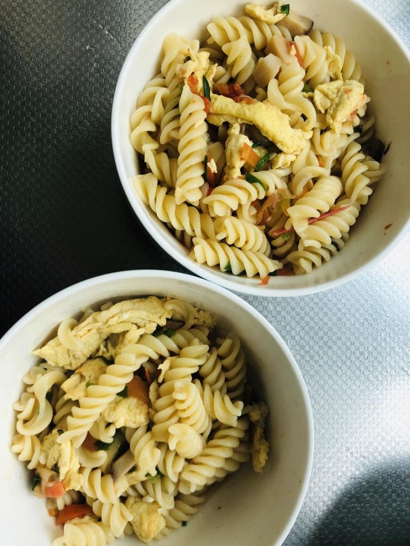 番茄鸡蛋拌意面