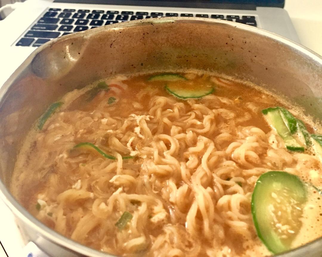 满足食欲的深夜秘密 森系浓香泡面