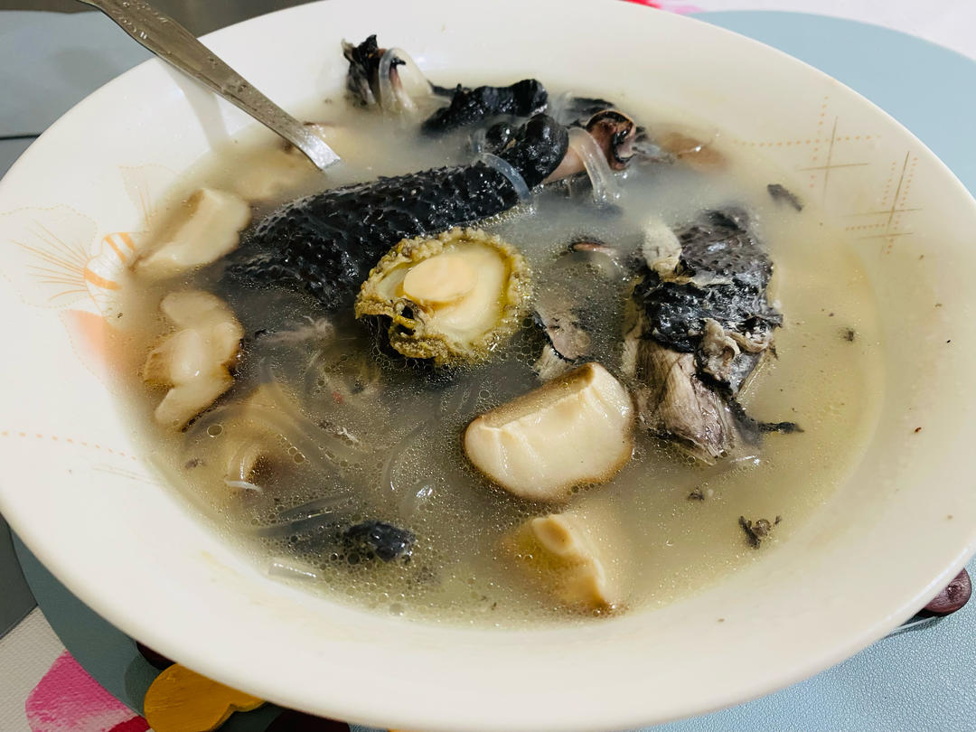 滋补养生鲍鱼乌鸡汤