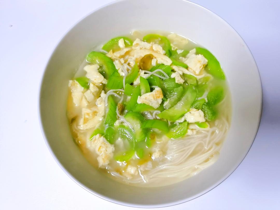 丝瓜鸡蛋养胃面，清淡美味