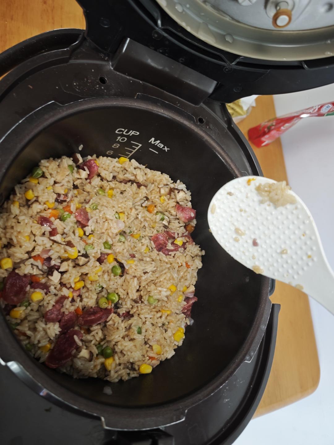 懒人电饭锅香肠焖饭/煲仔饭
