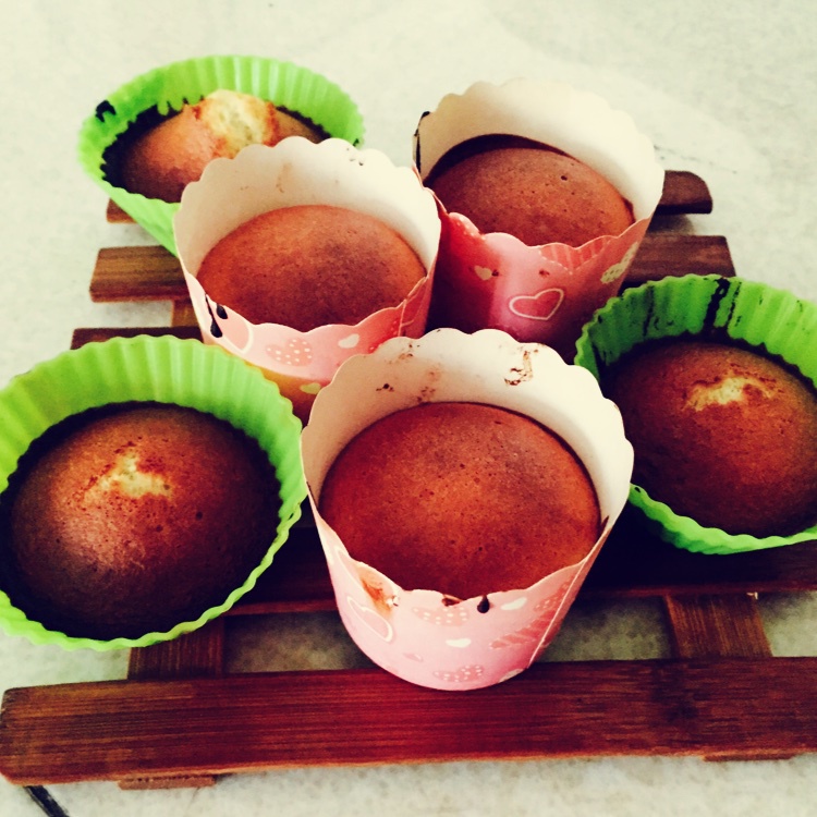 不会回缩的纸杯蛋糕--海氏烤箱定制