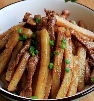 红烧瘦肉焖土豆