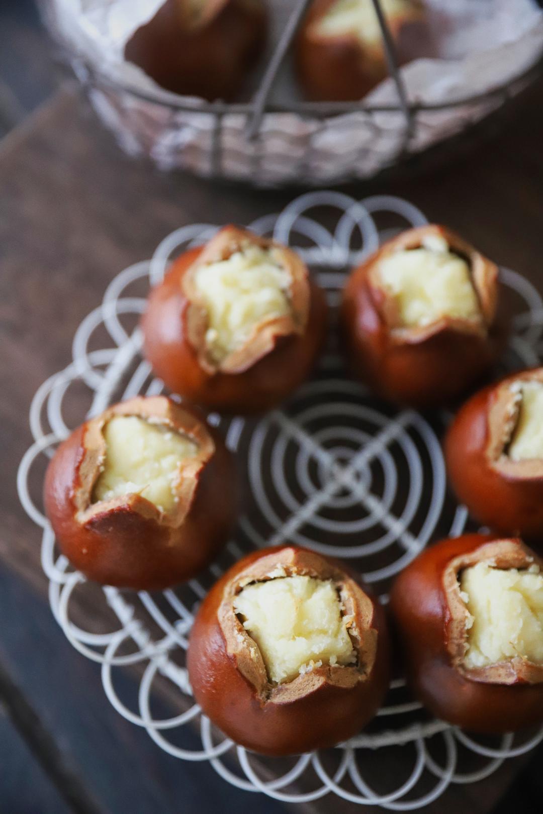 生椰拿铁乳酪碱水球的做法