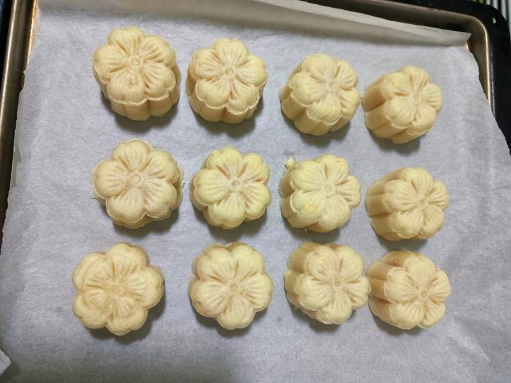 💃奶黄流心月饼——这是可以让你坐稳朋友圈厨霸位置的月饼🥮，没人点赞算我输👎
