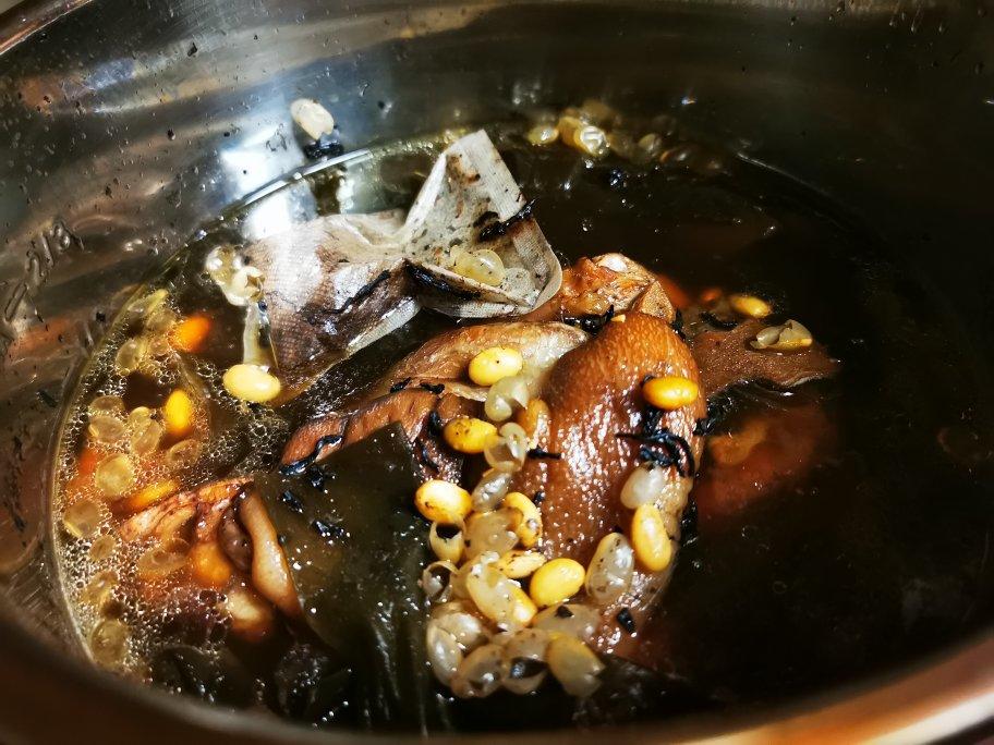 小🔥慢炖黄豆猪蹄汤