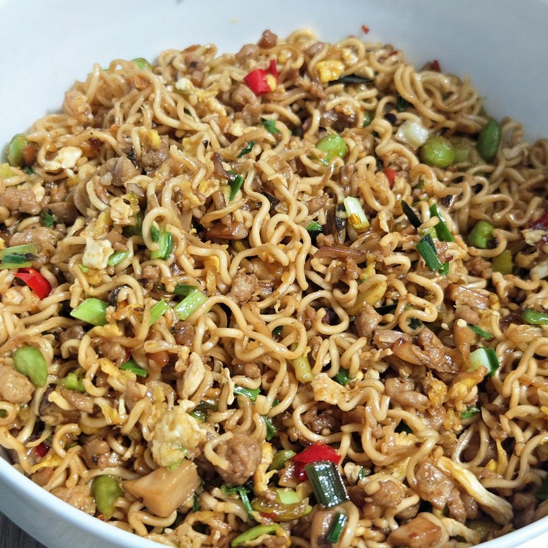 没法不光盘的双椒肉末炒面
