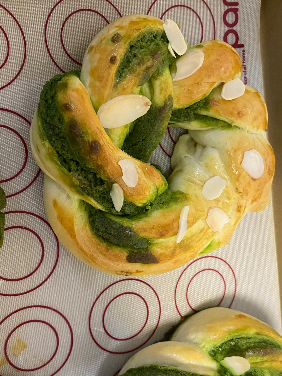 抹茶奶酥花环面包