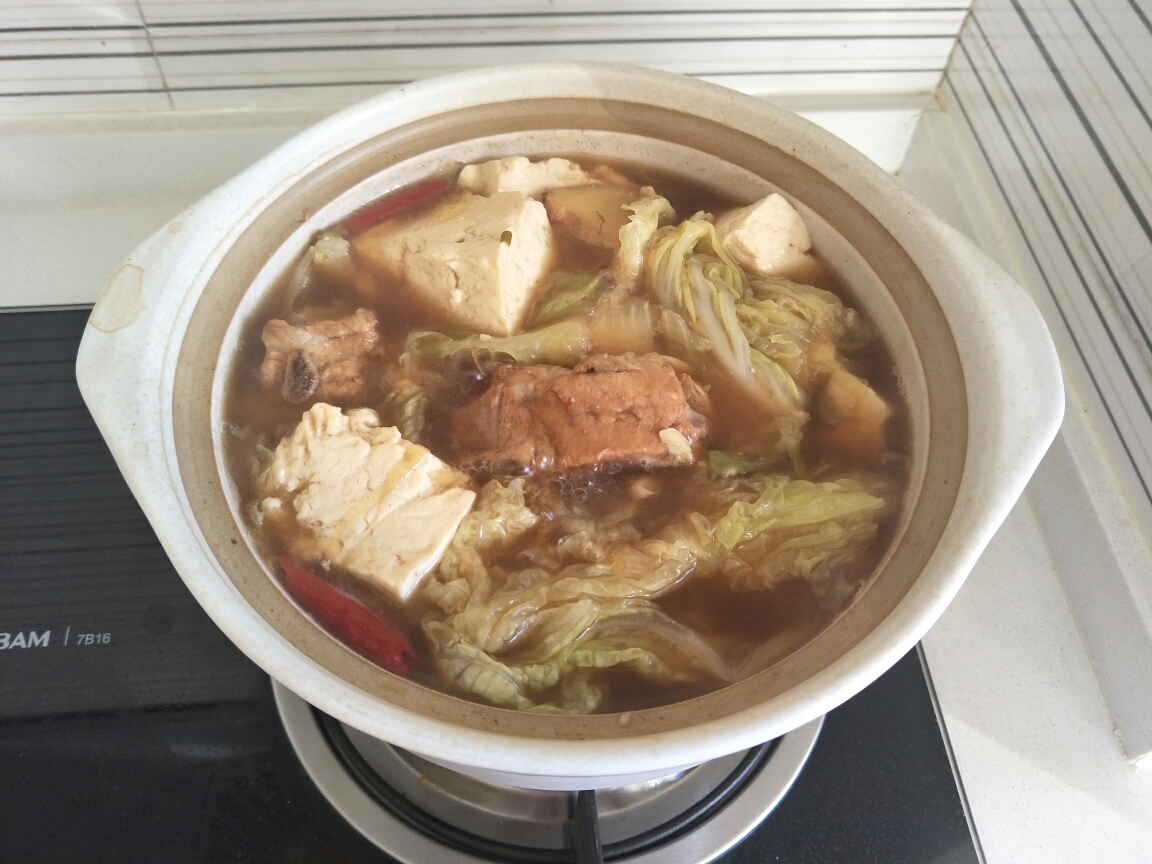 东北特色炖菜--砂锅🍲大白菜豆腐炖排骨五花肉的做法