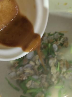 韭菜炒蛤蜊🌶️不放一滴水🌶️超级鲜美的做法 步骤10