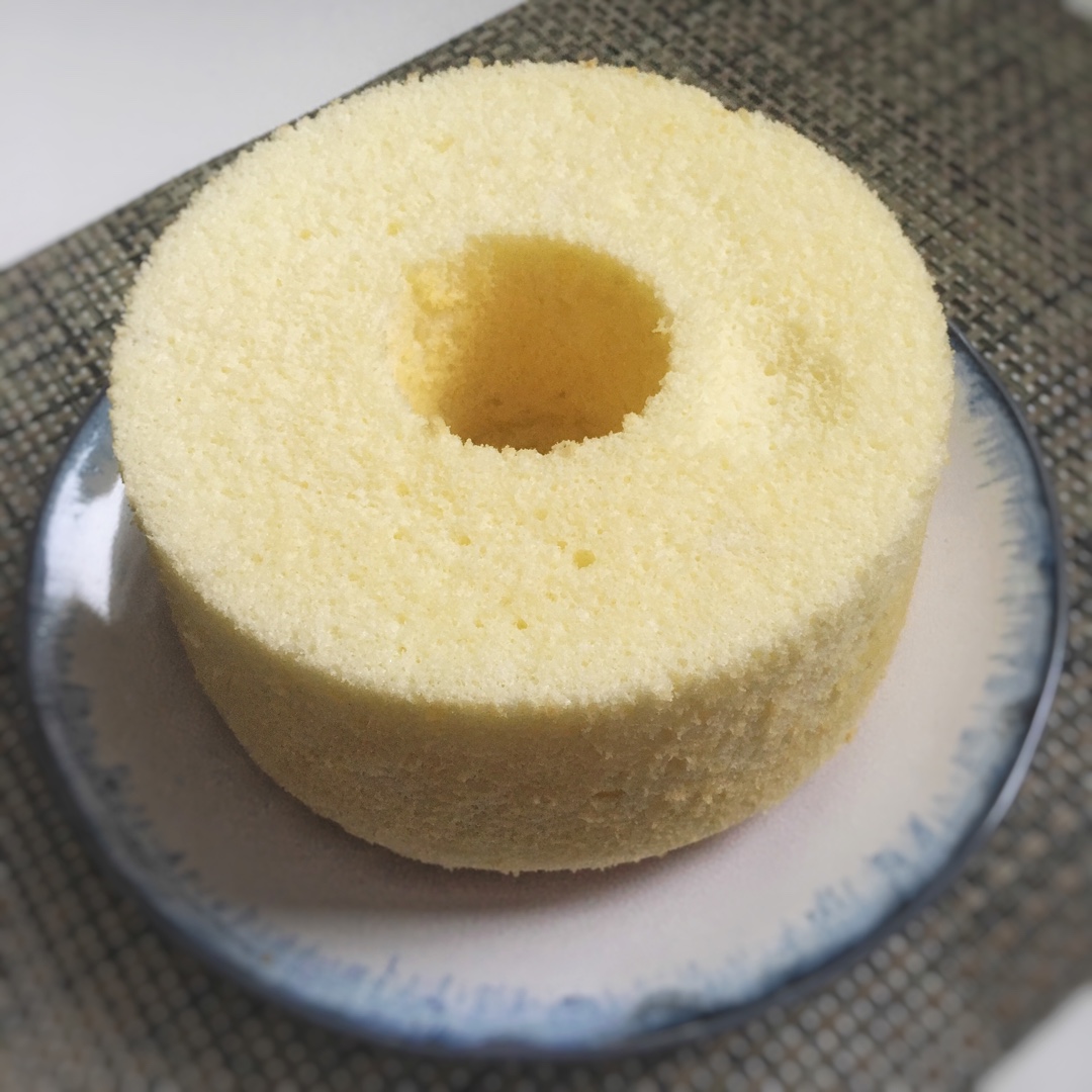 超简单完美戚风蛋糕（6寸2蛋）附打发、翻拌、脱模视频