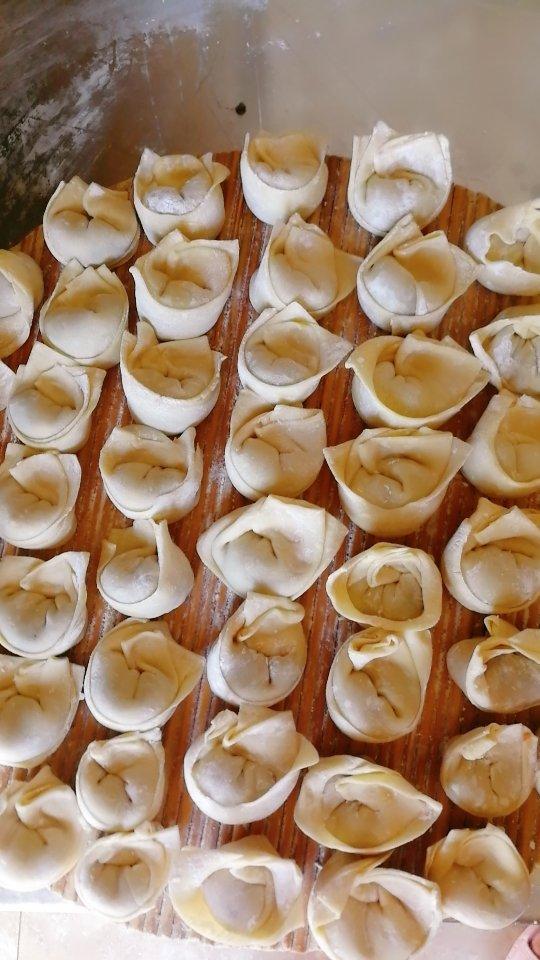 虾仁猪肉胡萝卜馄饨-附剥活虾技巧.几种馄饨包法