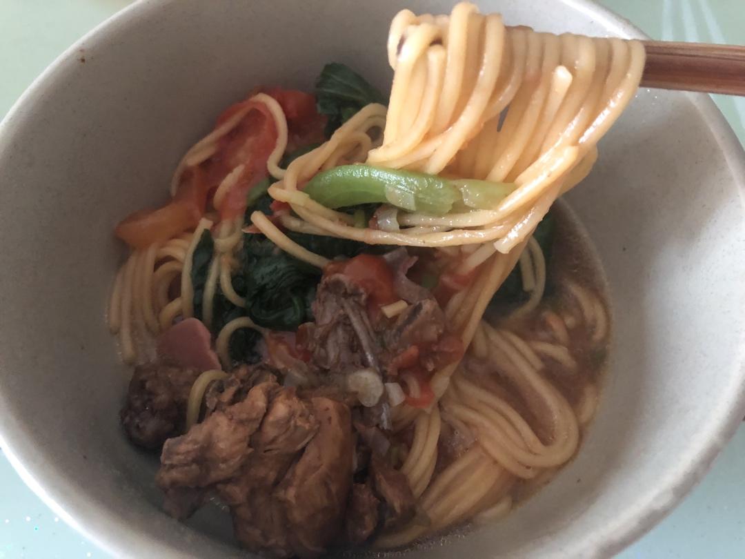 菠菜鸡蛋胡萝卜面