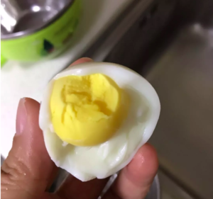 7个月宝宝辅食——西兰花蛋黄米糊的做法 步骤1