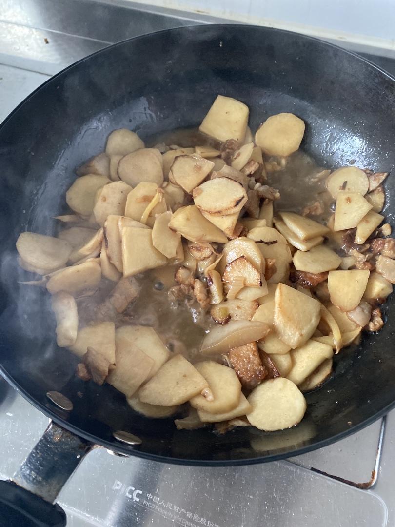 肉片炒茭白