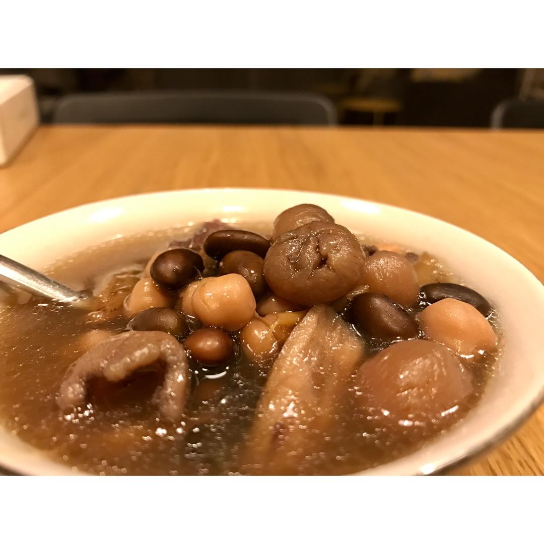 黑豆黄芪党参排骨汤