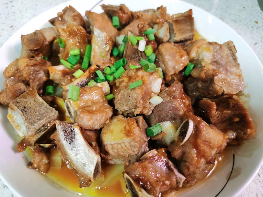 香酥排骨蒸土豆