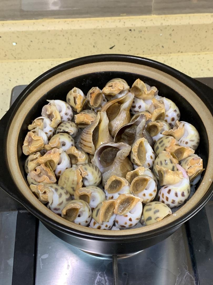 网红盐焗海鲜（花螺，虾，贝壳）