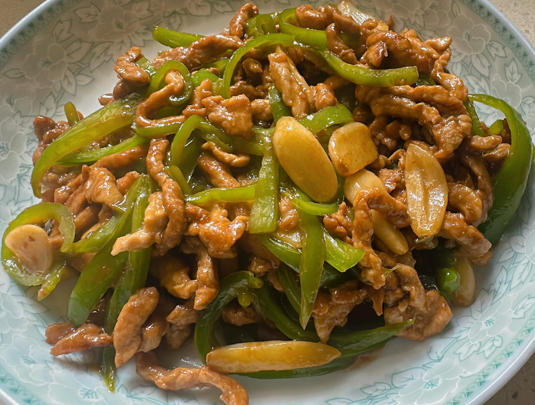 青椒肉丝，这样炒太好吃了。