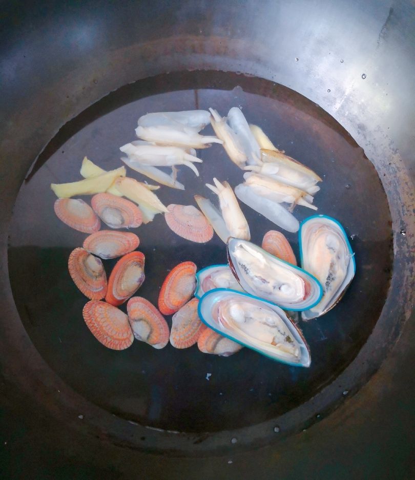 蒸汽海鲜锅的做法 步骤5