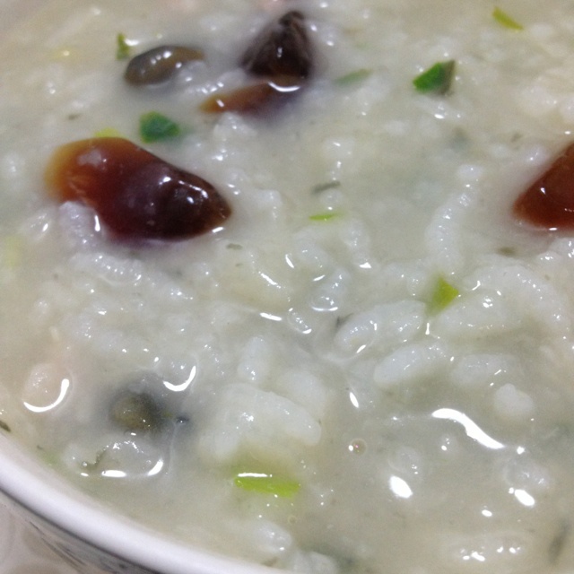 砂锅皮蛋瘦肉粥