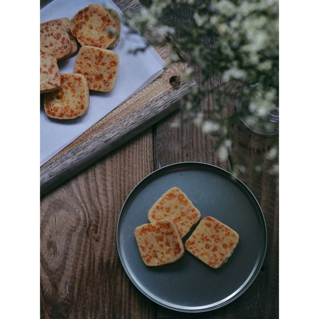 粒粒切达奶酪饼干