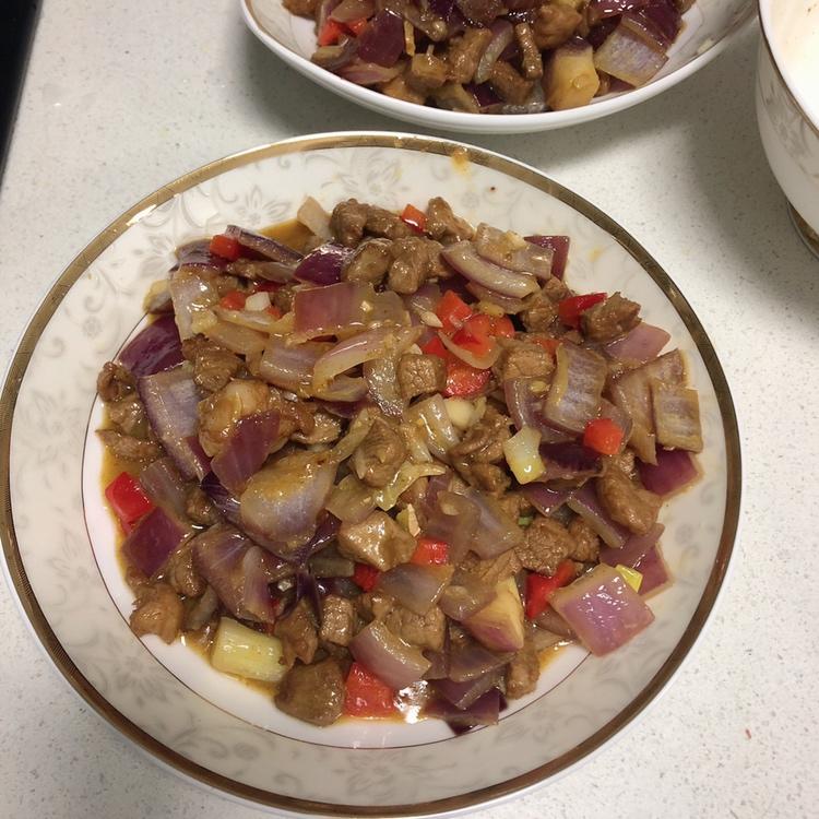 孜然洋葱炒牛肉粒