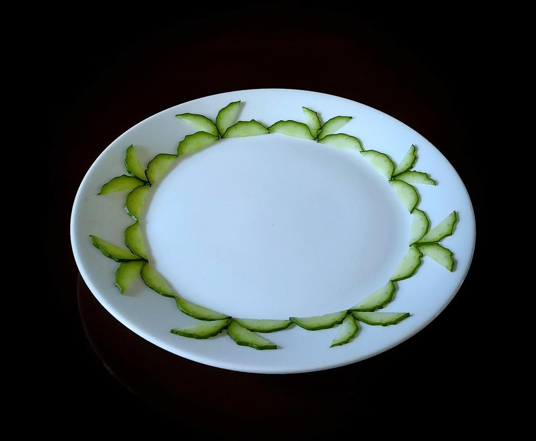 ffkg做的简单美丽的黄瓜花围边盘饰