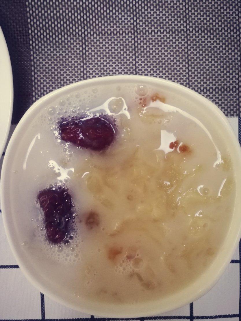 桃胶皂角米雪燕美颜羹