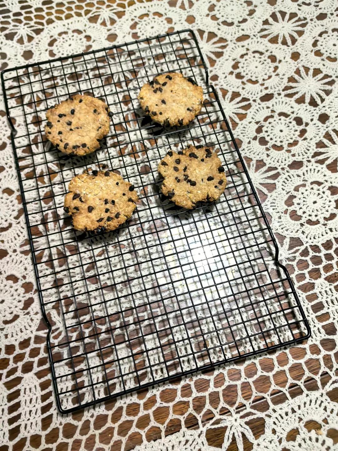 “零负担的”黑巧燕麦曲奇